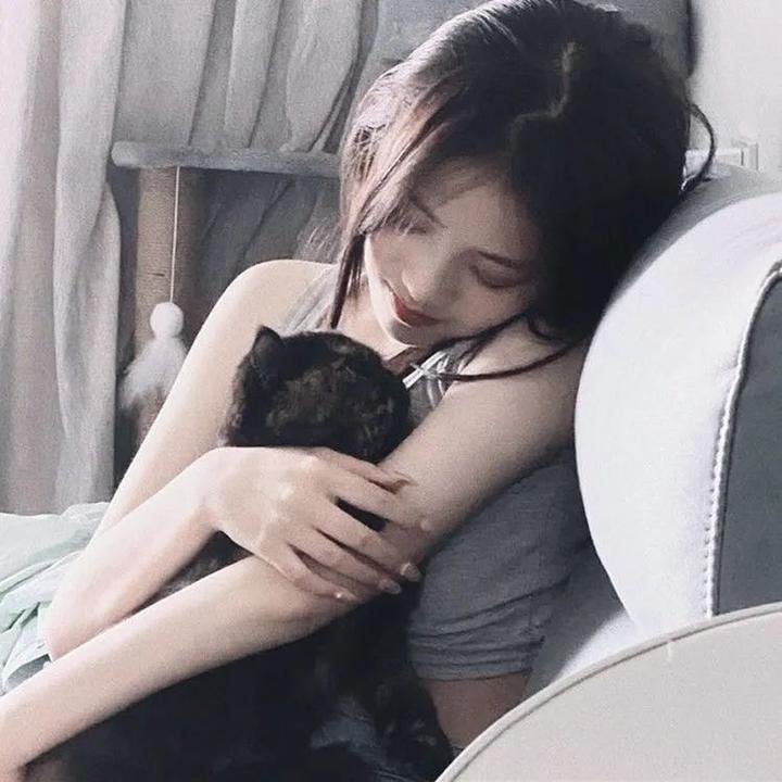 红色八爪女封面